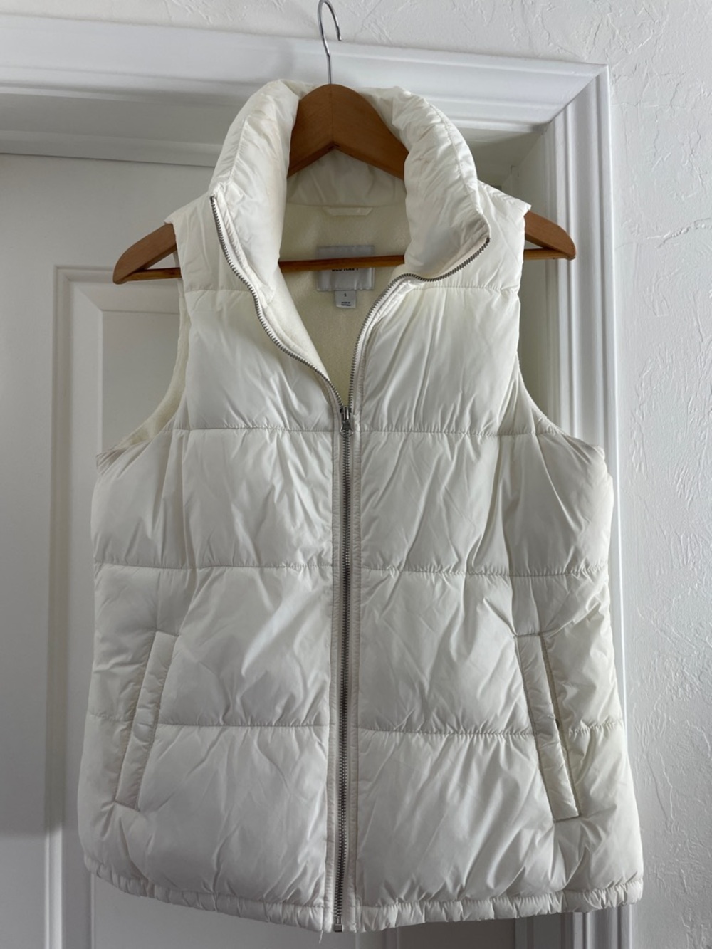 Old Navy White Quilted Puffer Vest